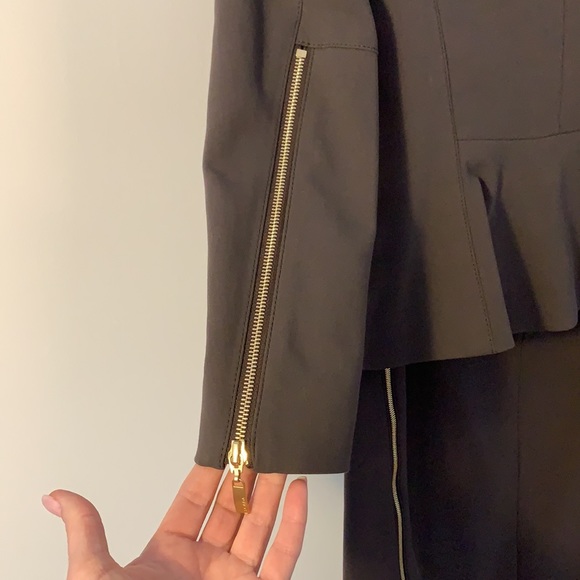 Escalade Suit - Picture 4 of 6